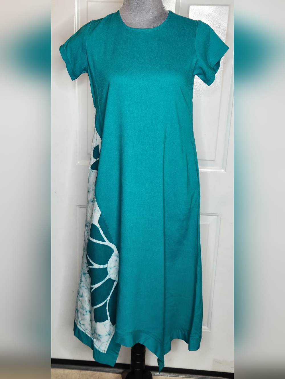 Teal Short-Sleeve Midi Dress with Side Print